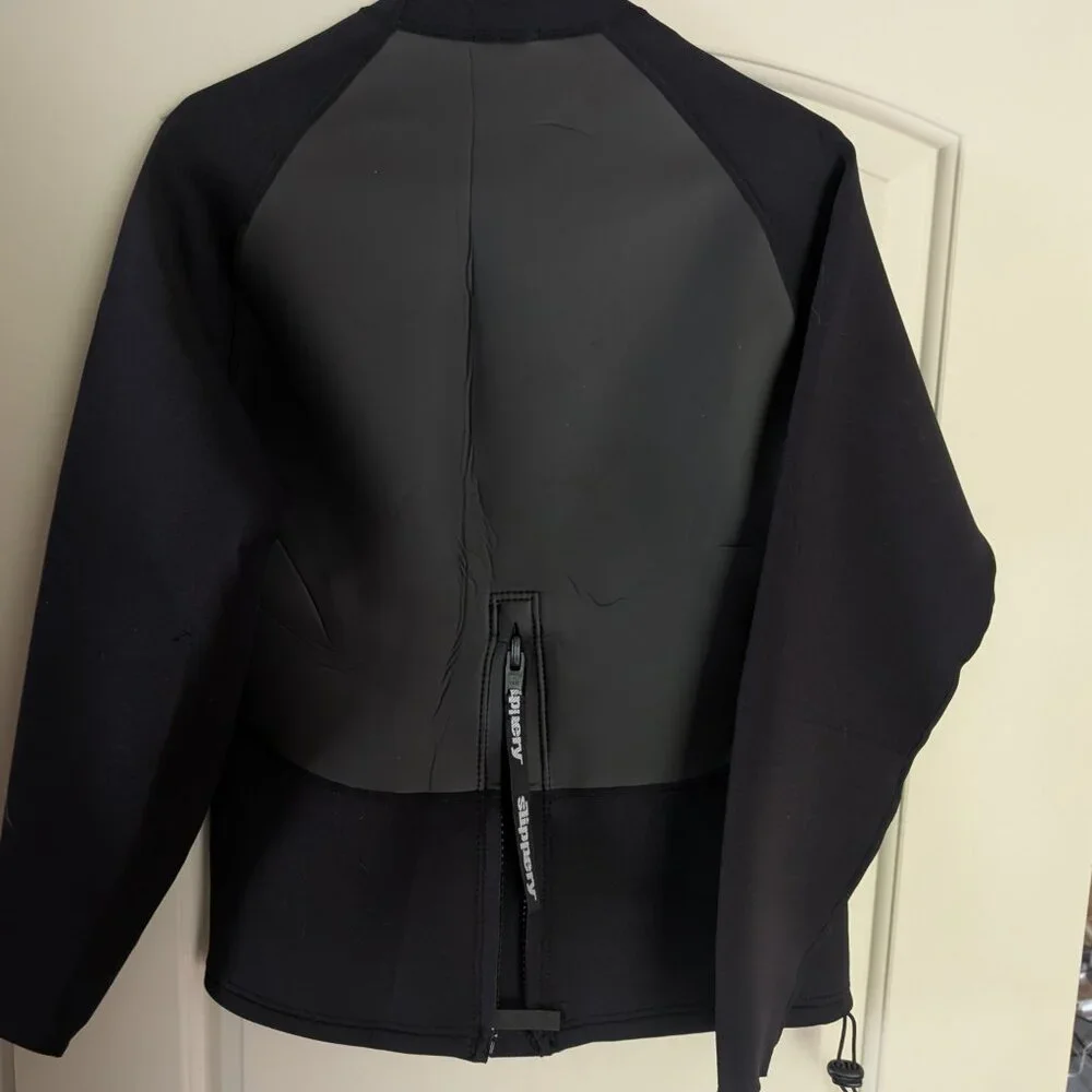 Slippery Rash Guard - Picture 3 of 3